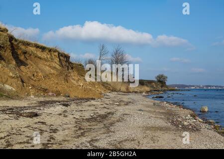 Questa è la spiaggia di Sierksdorf. Oltre alle spiagge di sabbia fine, ci sono anche spiagge naturali come mostrato in questa foto. Foto Stock
