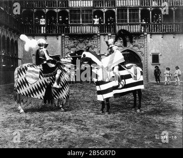 Jouting Knights on Horseback in ANNA BOLEYN 1920 regista ERNST LUBITSCH Messters Projektion GmbH / Projektions - AG Union (PAGU) / Universum Film (UFA) Foto Stock