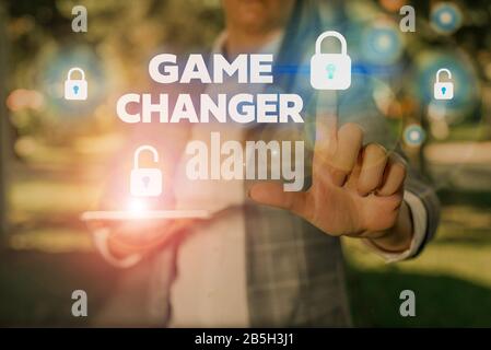 Segno di testo che mostra Game Changer. Testo di foto di affari che effettua un cambiamento importante nel modo corrente di fare Foto Stock