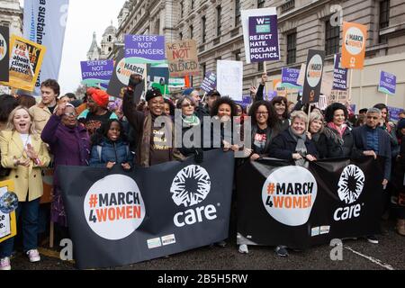 Londra, Regno Unito. 8th Mar 2020. Celebrità, attivisti e politici si sono aggiunti al March4Women, organizzato da Care and the Women's Equality Party, per celebrare la Giornata internazionale della donna. Tra I Leader Di Marzo Vi Erano L'Attrice Derry Girls Nicola Coughlan, L'Attore George Mackay, Maja, Il Dottor Shola Mos-Shogbamimu, Helen Pankhurst, Emile Sande, Mandu Reid, Sandi Toksvig, Jude Kelly, Bianca Jagger E Sadiq Khan. Anna Watson/Alamy Live News Foto Stock