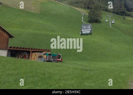 Halde, Austria - 9 sep. 2015: Diedamskopfbahn i Austria è uno skilift con una vista fantastica sull'alpsK Foto Stock