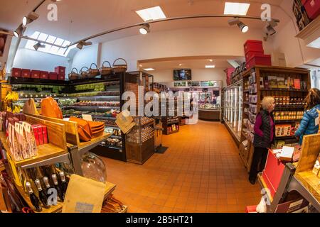 Chatsworth Farm Shop interno, Pilsley, Derbyshire Foto Stock