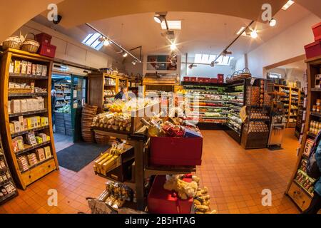 Chatsworth Farm Shop interno, Pilsley, Derbyshire Foto Stock