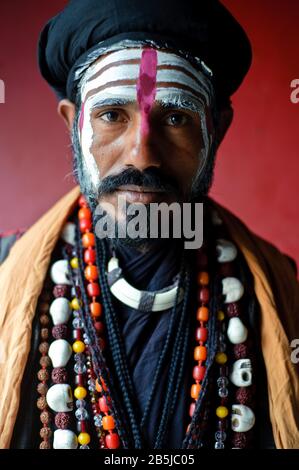 Ascetica indù ('sadhu') dalla setta Aghori ( India) Foto Stock