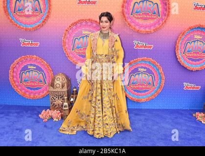 Burbank, CA - 07 MARZO: Freida Pinto frequenta la prima del Disney Junior's 'mira, Royal Detective' al Walt Disney Studios Main Theatre il 07 marzo 2020 a Burbank, California. Foto Stock