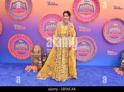 Burbank, CA - 07 MARZO: Freida Pinto frequenta la prima del Disney Junior's 'mira, Royal Detective' al Walt Disney Studios Main Theatre il 07 marzo 2020 a Burbank, California. Foto Stock