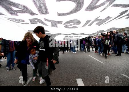 Madrid Spagna; 03/03/2020.- Migliaia di persone, per lo più donne, hanno marciato per le strade del centro di Madrid nella "Giornata internazionale della donna" con affermazioni femministe, con slogan come "non siamo tutti, gli assassinati sono scomparsi" in ripudio degli omicidi di donne commessi da uomini.Foto: Juan Carlos Rojas/Picture Alliance | utilizzo in tutto il mondo Foto Stock