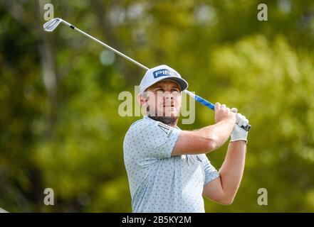 Orlando, Florida, Stati Uniti. 8th Mar, 2020. Tyrrell Hatton d'Inghilterra al settimo tee durante l'ultimo round dell'Arnold Palmer Invitational presentato da Mastercard tenuto presso l'Arnold Palmer's Bay Hill Club & Lodge di Orlando, Fl. Romeo T Guzman/CSM/Alamy Live News Foto Stock