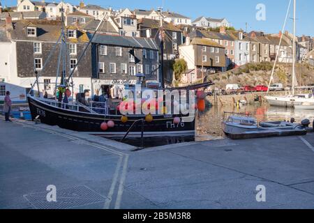 L'incantevole villaggio e la parrocchia civile di Mevagissey è un vivace porto di pescatori della Cornovaglia che attrae molti turisti Foto Stock