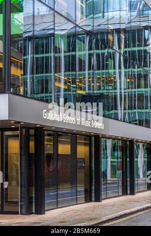 London Guildhall School of Music and Drama GSMD Milton Corte edificio nel centro di Londra - costruito nel 2013, architetti David Walker Architetti e RHWL Foto Stock