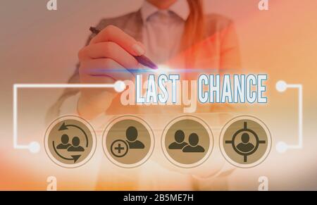 Conceptual la scrittura a mano che mostra ultima chance. Concetto significato una situazione considerata essere l'ultima opportunità per il successo Foto Stock
