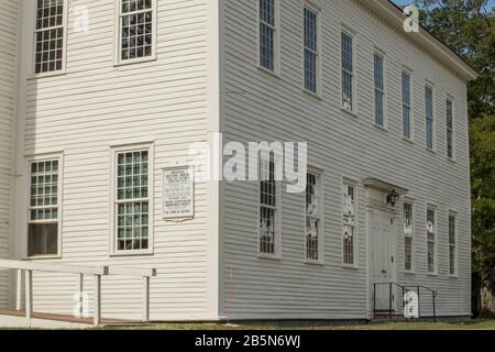 Nel 1775 fu innalzata la struttura della Meetinghouse. Sembrava essere cresciuto il giorno della battaglia di Bunker Hill. Serviva come chiesa e meetingho Foto Stock