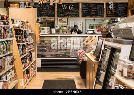 E' un piccolo negozio di specialita' nell'NH Occidentale. Lavorano su base locale con agricoltori e produttori artigianali per un buon cibo pulito. Situato in centro i Foto Stock