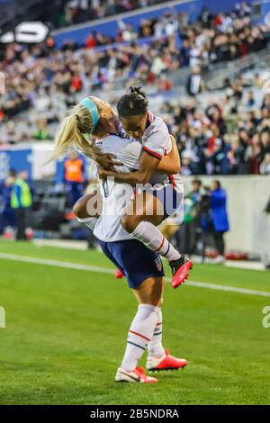 HARRISON, NEW JERSEY, EUA. 8th Mar, 2020. Julie Ertz dagli Stati Uniti celebra il suo obiettivo durante una partita contro la Spagna valida per la Coppa She Thelid alla Red Bull Arena di Harrison, New Jersey questa domenica, 08. Credit: Vanessa Carvalho/Zuma Wire/Alamy Live News Foto Stock