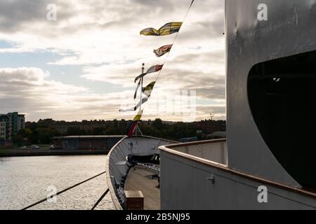 Royal Yacht Britannia ormeggiata a Edimburgo, Scozia Foto Stock