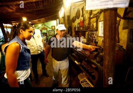 Canoabo, Carabobo, Venezuela. 7th Mar, 2020. 08 Marzo 2020. La porta di Don Antonio, è un luogo pieno di antichità che lo adornano e mostrano la storia allo stesso tempo che si diletta con il cibo tipico e la dolcezza creola a coloro che lo visitano, locali e turisti vengono nella città di Canoabo, Alla ricerca di un buon trattamento dei residenti locali e dei paesaggi della città di Canobo, che si trova a un'ora e mezza dalla città di Valencia, capitale dello stato di Carabobo. Foto: Juan Carlos Hernandez Credit: Juan Carlos Hernandez/Zuma Wire/Alamy Live News Foto Stock