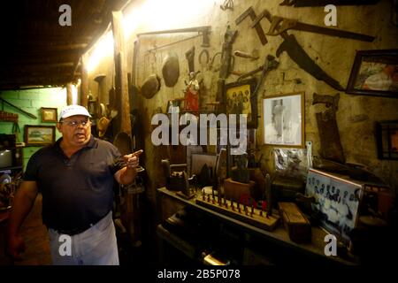 Canoabo, Carabobo, Venezuela. 7th Mar, 2020. 08 Marzo 2020. La porta di Don Antonio, è un luogo pieno di antichità che lo adornano e mostrano la storia allo stesso tempo che si diletta con il cibo tipico e la dolcezza creola a coloro che lo visitano, locali e turisti vengono nella città di Canoabo, Alla ricerca di un buon trattamento dei residenti locali e dei paesaggi della città di Canobo, che si trova a un'ora e mezza dalla città di Valencia, capitale dello stato di Carabobo. Foto: Juan Carlos Hernandez Credit: Juan Carlos Hernandez/Zuma Wire/Alamy Live News Foto Stock