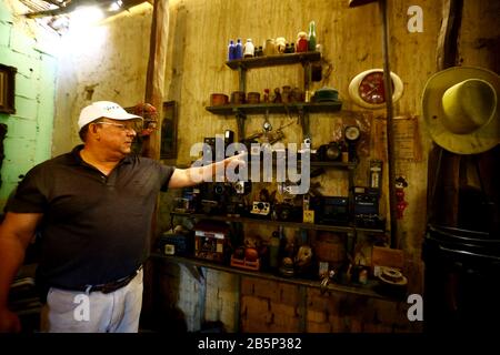 Canoabo, Carabobo, Venezuela. 7th Mar, 2020. 08 Marzo 2020. La porta di Don Antonio, è un luogo pieno di antichità che lo adornano e mostrano la storia allo stesso tempo che si diletta con il cibo tipico e la dolcezza creola a coloro che lo visitano, locali e turisti vengono nella città di Canoabo, Alla ricerca di un buon trattamento dei residenti locali e dei paesaggi della città di Canobo, che si trova a un'ora e mezza dalla città di Valencia, capitale dello stato di Carabobo. Foto: Juan Carlos Hernandez Credit: Juan Carlos Hernandez/Zuma Wire/Alamy Live News Foto Stock