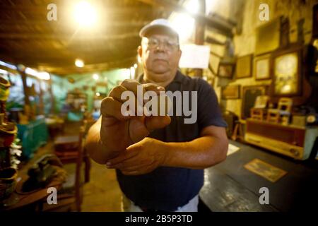 Canoabo, Carabobo, Venezuela. 7th Mar, 2020. 08 Marzo 2020. La porta di Don Antonio, è un luogo pieno di antichità che lo adornano e mostrano la storia allo stesso tempo che si diletta con il cibo tipico e la dolcezza creola a coloro che lo visitano, locali e turisti vengono nella città di Canoabo, Alla ricerca di un buon trattamento dei residenti locali e dei paesaggi della città di Canobo, che si trova a un'ora e mezza dalla città di Valencia, capitale dello stato di Carabobo. Foto: Juan Carlos Hernandez Credit: Juan Carlos Hernandez/Zuma Wire/Alamy Live News Foto Stock