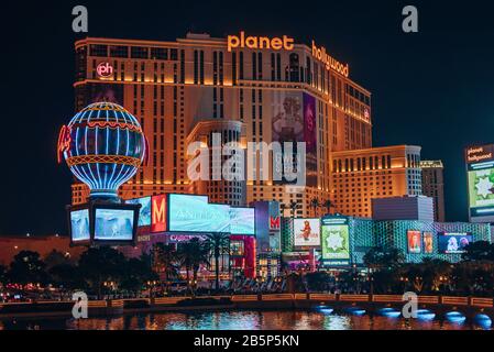 Las Vegas, USA - Gennaio 2019 Vista Illuminata Bellagio Hotel Fountains e Las Vegas Strip Foto Stock