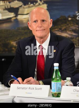 Fort Lauderdale, Florida, Stati Uniti. 07th Mar, 2020. Rick Scott si riunisce durante una discussione tenutasi a Port Everglades su possibili problemi di coronavirus che i leader delle compagnie di crociera stanno sperimentando sabato 07 marzo 2020 a Fort Lauderdale, Florida. Il vicepresidente Pence e la task force del coronavirus stanno proseguendo gli sforzi per combattere il virus nello Stato Unito. Credito: Mpi10/Media Punch/Alamy Live News Foto Stock