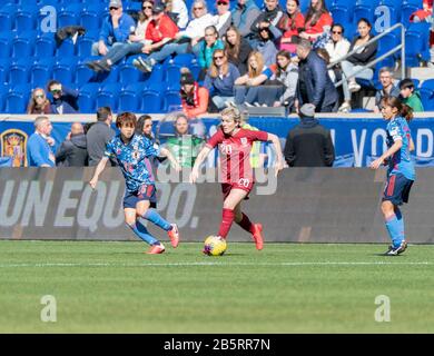 Harrison, NJ - 8 marzo 2020: Lauren Hemp (20) of England controlla la palla durante il gioco contro il Giappone alla SheBelieves Cup presso la Red Bull Arena. Inghilterra vince 1 - 0 Foto Stock