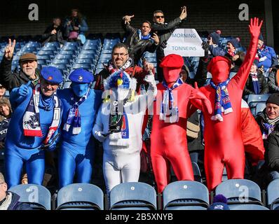 Edimburgo, SCOZIA - 08 MARZO: Entusiasti tifosi francesi durante la partita dei Guinness Six Nations 2020 tra Scozia e Francia a Murrayfield l'8 marzo 2020 a Edimburgo, Scozia. (Foto per MB Media) Foto Stock