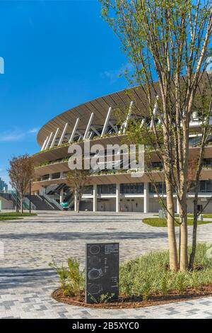 Tokyo, giappone - 17 novembre 2019: Nuovo stadio olimpico di Tokyo progettato dall'architetto Kengo Kuma, dove si giocherà atletica e calcio a Tokyo Foto Stock