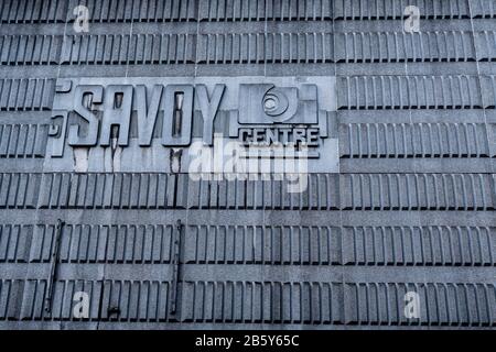 La facciata brutalista del Savoy Centre, il più antico mercato interno di Glasgow, nel centro della città. Foto Stock