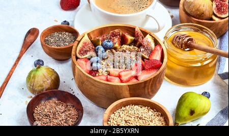 Farina D'Avena Sana Fatta In Casa con Berries e semi Foto Stock