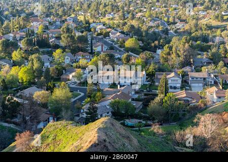 Suburban San Fernando Valley strade e case nel nord di Los Angeles, California. Foto Stock