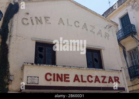 Tanger, vecchia città marocchina, situata sia sul Mar Mediterraneo che sulla costa dell'Oceano Atlantico. Importante città industriale e commerciale. Foto Stock