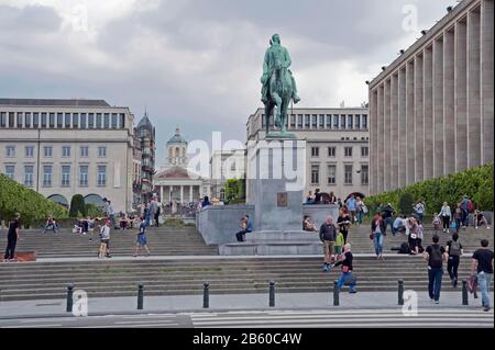 Belgio, Bruxelles, Mont des Arts a Bruxelles. Biblioteca reale, Palazzo dei Congressi e il bellissimo giardino di Renè Pechere Foto © Fabio Mazzarella/peccato Foto Stock