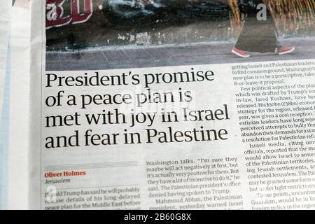 Titolo del quotidiano Guardian all'interno 'la promessa del Presidente di un piano di pace si incontra con gioia in Israele e paura in Palestina' Londra UK 25 gennaio 2020 Foto Stock