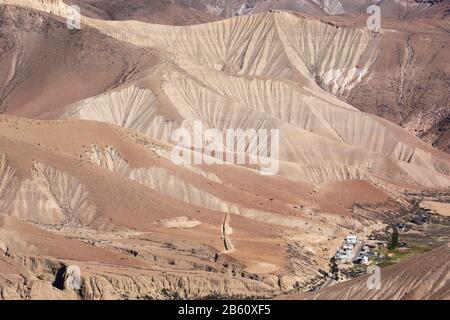 Piccolo villaggio nel deserto di Atacama, nel nord del Cile Foto Stock