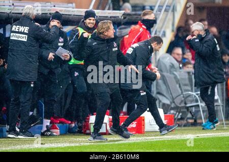 Markus GISDOL (mi., Coach, K) allietato dopo il fischio finale, fine del gioco, giubilo, allegria, allegria, gioia, allegria, festeggiare, giubilo finale, calcio 1. Bundesliga, 25th matchday, SC Paderborn 07 (PB) - 1. FC Colonia 1: 2, il 6th marzo 2020 a Paderborn/Germania. | utilizzo in tutto il mondo Foto Stock