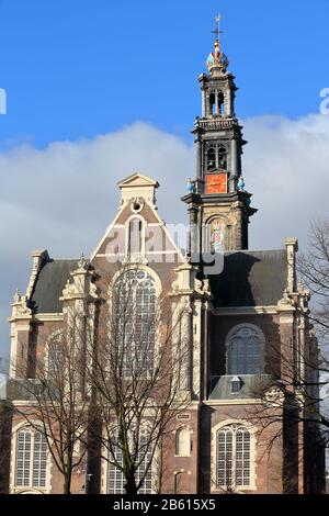 Westerkerk chiesa, visto dal canale Keizersgracht ad Amsterdam, Paesi Bassi Foto Stock