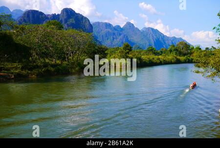 Nam Song River a Vang Vieng, Laos Foto Stock