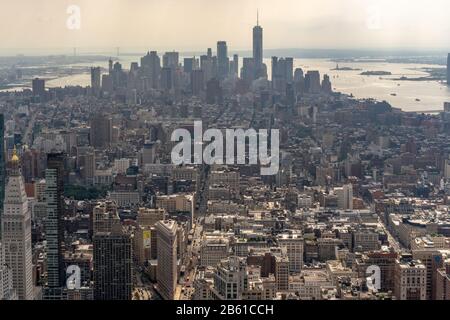 Vista di Manhattan dalla piattaforma di osservazione dell'Empire state Building. Foto Stock