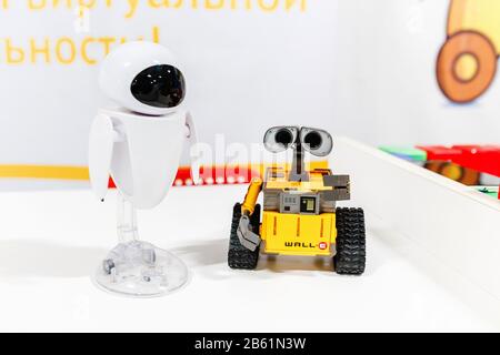 Ultra MALL, UFA, RUSSIA, 21 AGOSTO 2017: Riproduzione di lavoro robot Wall-e ed Eva dal film cartoon Foto Stock