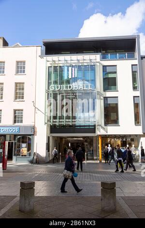 Centro commerciale Guildhall, High Street, Exeter, Devon, Inghilterra, Regno Unito Foto Stock