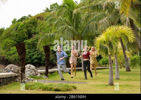 MAGGIE Q, LUCY HALE, PORTIA DOUBLEDAY E JIMMY O. YANG IN FANTASY ISLAND (2020), DIRETTO DA JEFF WADLOW. Credit: Blumhouse Productions / Columbia Pictures / Album Foto Stock