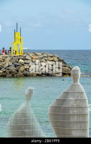 Flutter l and ll di aprile artista scultore Pine a Sculpture by the Sea mostra Cottesloe Beach Perth WA Australia Foto Stock