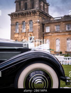 1935 Hispano Suiza K6 Cabriolet, presso Salon Prive al Palazzo Blenheim, settembre 2019 Foto Stock