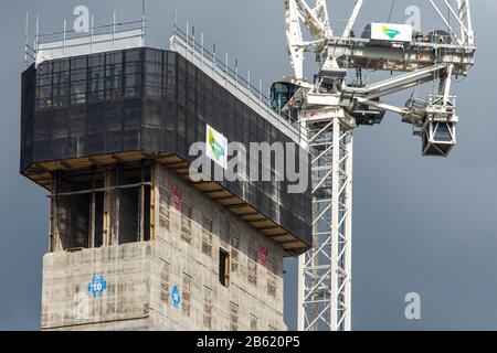Londra, Inghilterra, Regno Unito - 2 agosto 2019: Sun brilla sui core concreti del nuovo edificio del quartier generale di Google UK a King's Cross a Londra. Foto Stock