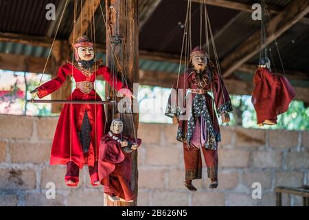 Souvenir in vendita nel villaggio tne, Lago Inle, Myanmar, Asia Foto Stock