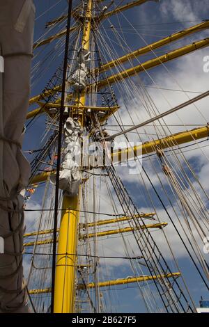 Esbjerg, Danimarca - 02 agosto 2014: L'albero di una delle grandi navi. Le Tall Ships Si Regano nel porto di Esbjerg Foto Stock