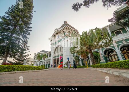 Bella, storica stazione ferroviaria costruita essere portoghese a Maputo, Mozambico Foto Stock