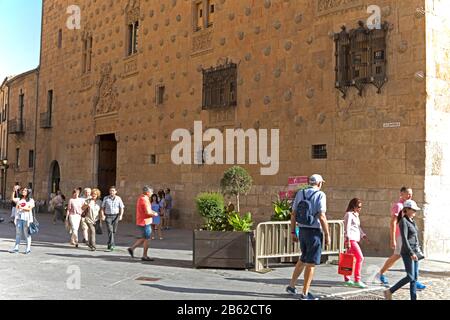 Il 15th Secolo Casa de las Conchas a Salamanca in Castilla-Léon Spagna Foto Stock