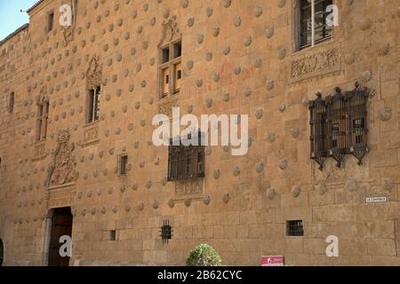 Il 15th Secolo Casa de las Conchas a Salamanca in Castilla-Léon Spagna Foto Stock